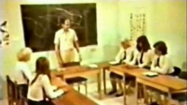 Ð¡ÐµÐºÑÑƒÐ°Ð»ÑŒÐ½Ð°Ñ Ð¾Ñ€Ð³Ð¸Ñ Ð² ÑˆÐºÐ¾Ð»Ðµ Ð² ÑÑ‚Ð¸Ð»Ðµ Ñ€ÐµÑ‚Ñ€Ð¾ Ð½Ð°Ñ‡Ð¸Ð½Ð°ÐµÑ‚ÑÑ Ð¿Ñ€Ñ